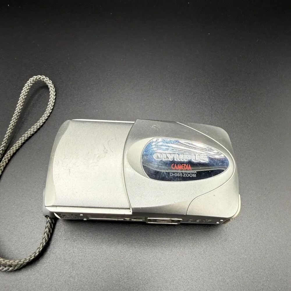 Olympus Camedia D-565 Zoom | 4.0MP Y2K Retro Digicam | Vintage Tech UNTESTED